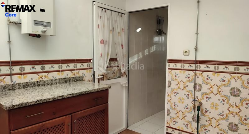 Foto 2ea62d6a-179b-40bb-8d93-b385d3cadca1. Casa amb aparcament a Feria