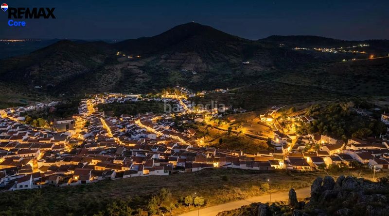 Foto 6d9062eb-c249-4244-9d1f-ce095b50d867. Casa amb aparcament a Feria