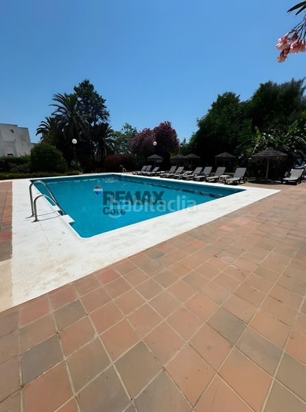 Foto 6ee16cec-5d74-413e-84a6-2089b3ef6bae. Dúplex amb calefacció aparcament piscina a Sotogrande costa Sotogrande