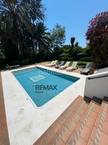 Foto cb4be6eb-948f-44ab-bde9-4694cf85d9ca. Dúplex amb calefacció aparcament piscina a Sotogrande costa Sotogrande