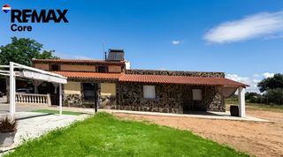 Maison à Dehesilla de Calamón - Campomanes. Espectacular chalet con 2 viviendas independientes en parcela de