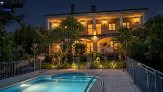 Haus in Valencia de Alcántara. Complejo de turismo rural en funcionamiento con 3 casas, piscina