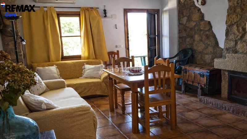 Foto 6002fb5d-56fd-49d0-b6b8-e6dff9c11494. Casa amb calefacció aparcament piscina a Valencia de Alcántara