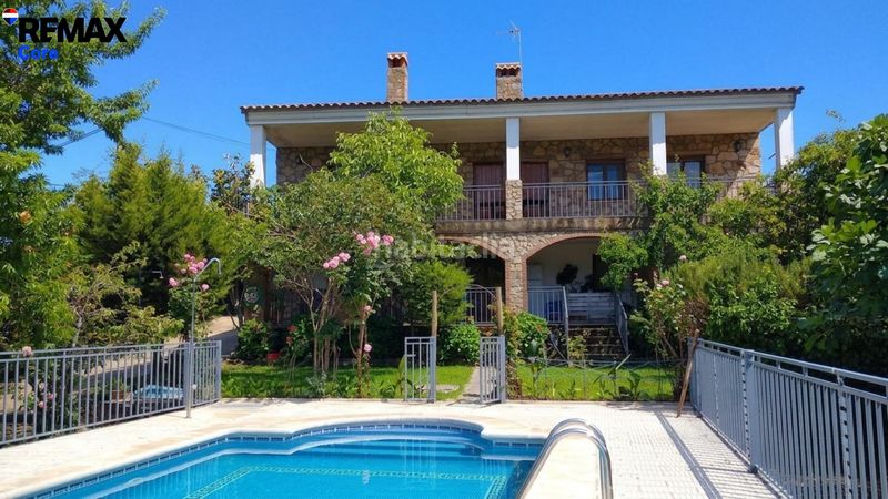 Foto 8480d45a-977b-41e4-a2b0-fa63bf7e2d18. Casa amb calefacció aparcament piscina a Valencia de Alcántara