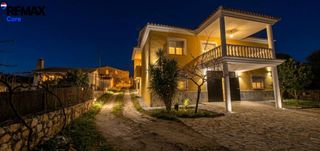 Casa a Valencia de Alcántara. Espectacular chalet independiente de 320 m2 con gran parcela, ga