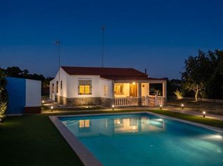 Casa a Carretera de Sevilla - Los Montitos. Oportunidad única en tres arroyos parcela con vivienda a pocos m