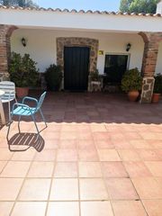 House in Santa Marta. Casa independiente con piscina
