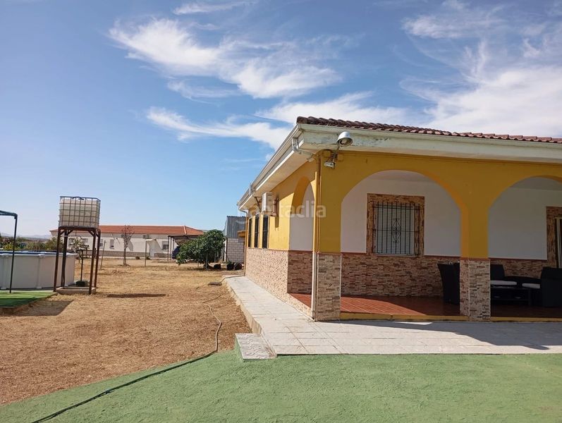 Foto f3d6e671-26f9-4a07-88e9-3256e25e891d. Xalet amb aparcament piscina a Ceres Golf Cáceres