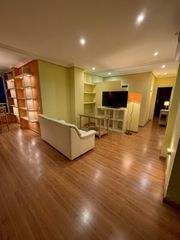 Pis a Centro. Piso reformado con garaje en el perú