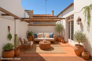 Edifici a Villanueva de la Serena. Exclusivo edificio de tres pisos comodidad y elegancia en calle
