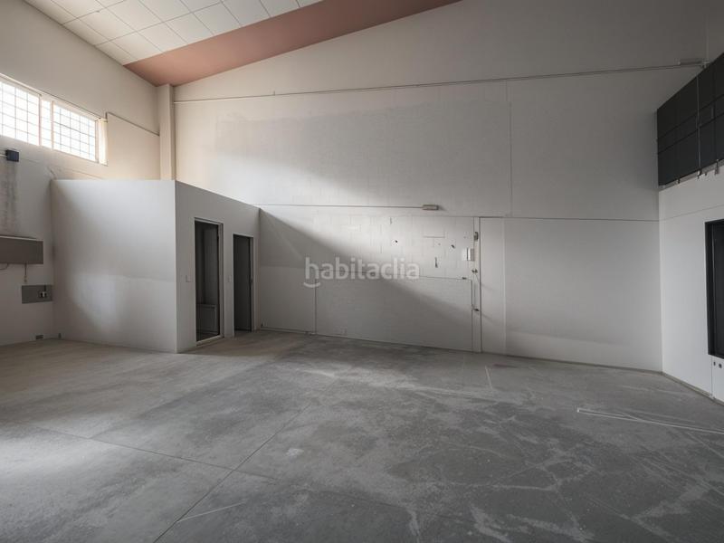 Foto 8560a404-2359-4d76-97ec-91853ccb146a. Bâtiment à usage industriel dans La Estación Badajoz