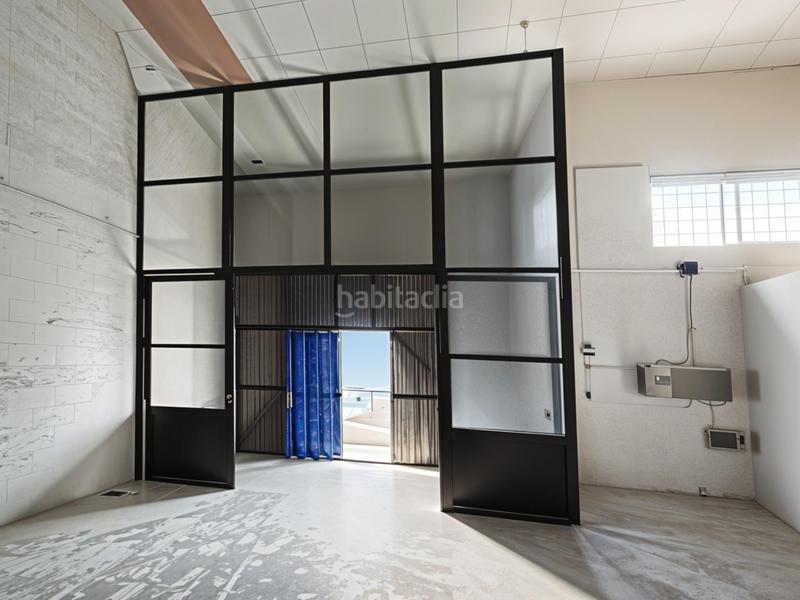 Foto b25e70ea-f4b6-4676-8c1e-ee3a720d8f0c. Bâtiment à usage industriel dans La Estación Badajoz