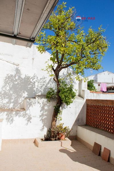 Foto dab1022e-221c-4474-8d33-f8a17bddd4bf. Casa amb aparcament a Villar del Rey