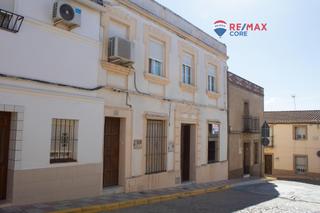 Haus in Villar del Rey. Magnífica casa adosada con 2 viviendas