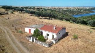 Finca rústica a Villanueva del Fresno. Finca rústica de 27ha con vivienda y facilidades de pago