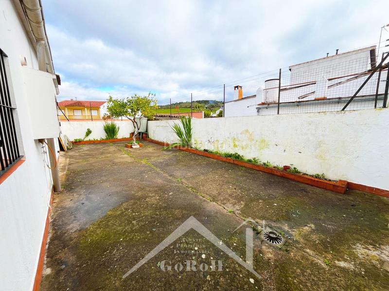 Foto e73ad6a1-2d31-435a-9032-e6bc759c3103. Semi detached house in Almadén de la Plata