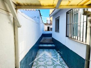 Casa adossada a Almadén de la Plata. Acogedora casa rural