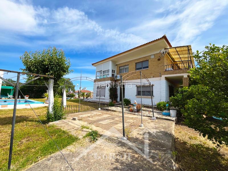 Foto 93695ad1-9221-4c0a-aac0-52750d6a13af. Chalet with heating parking pool in Los Lagos Guillena