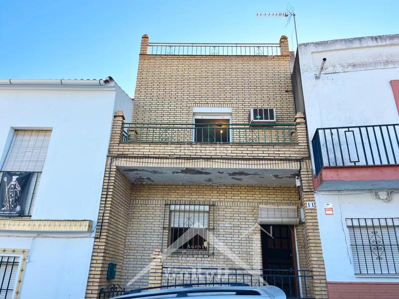 Foto d353ac5c-6414-491b-89a8-63407de1a736. Semi detached house in Castilblanco de los Arroyos