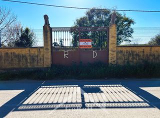 Casa a schiera en Villaverde del R�o. Amplia vivienda urbana con enorme patio y m�s de 1000 m2 de terr