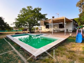 Chalet  Urbanizacion sierra norte. Vive donde otros sue�an escapar chalet en sierra morena
