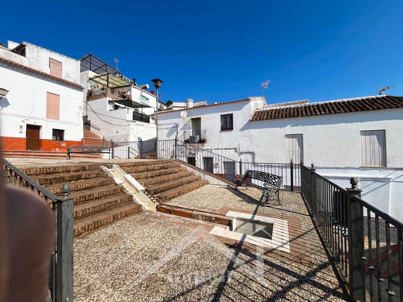 Foto 54d98705-bf1f-44d9-ab33-b07872a641e3. Casa adossada a Constantina