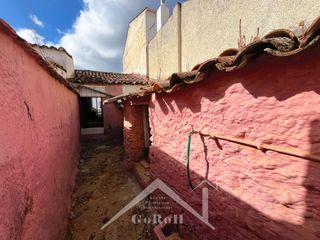 Casa a schiera en Almad�n de la Plata. Casa tradicional adosada para reforma integral