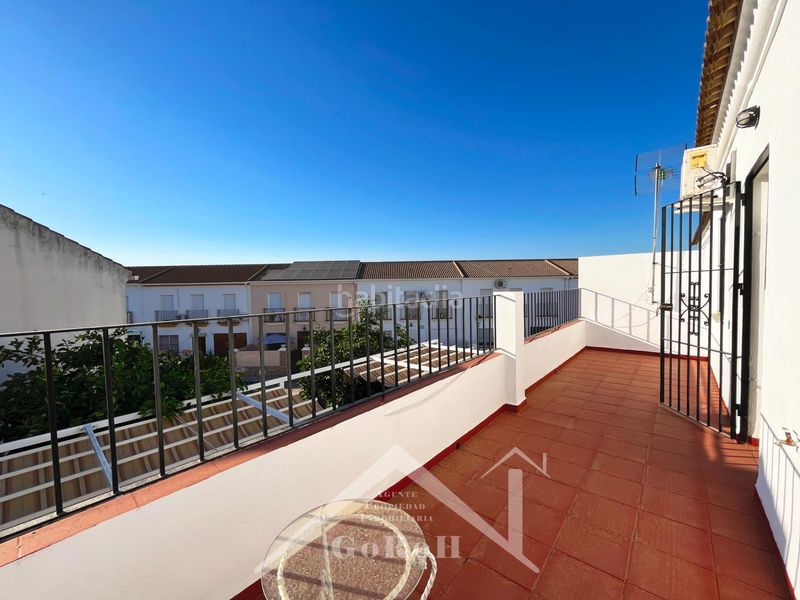Foto 0e80f762-69f8-4b2a-aa6a-a0294644f3a2. Casa adossada amb aparcament a Castilblanco de los Arroyos