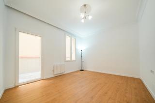 Apartamento  Calle de fernández de los ríos. Bajo recién reformado con 2 patios en la glorieta de quevedo