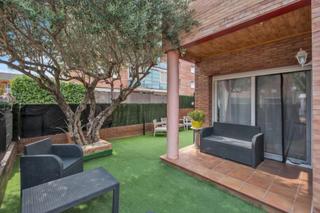 Casa aparellada  Carrer maria àngels anglada, 1