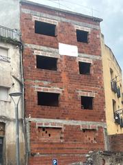 Edificio  Carrer del castell, 15. Promoción por terminar. edificio completo a medio construir