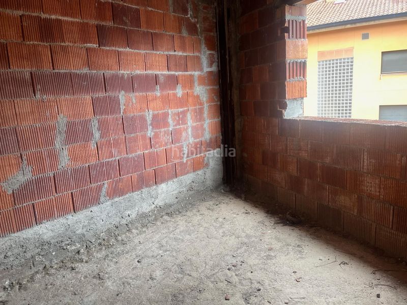 Foto 856406a7-3a31-4b37-b0ae-99dd04b37fe7. Edificio promoción por terminar. edificio completo a medio construir en Arbúcies