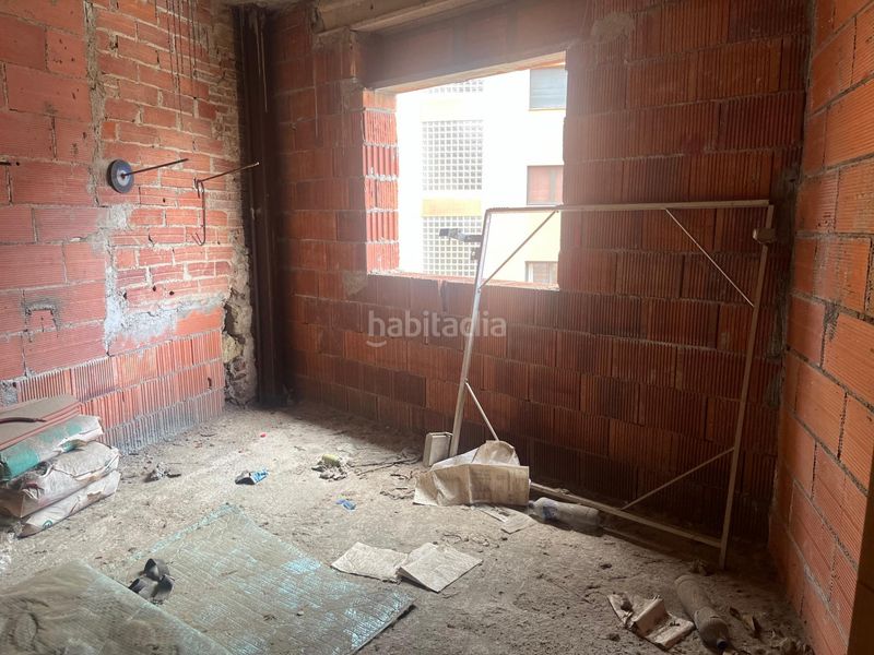 Foto d3069412-1df2-46f5-901d-a2c910f9abd6. Edificio promoción por terminar. edificio completo a medio construir en Arbúcies