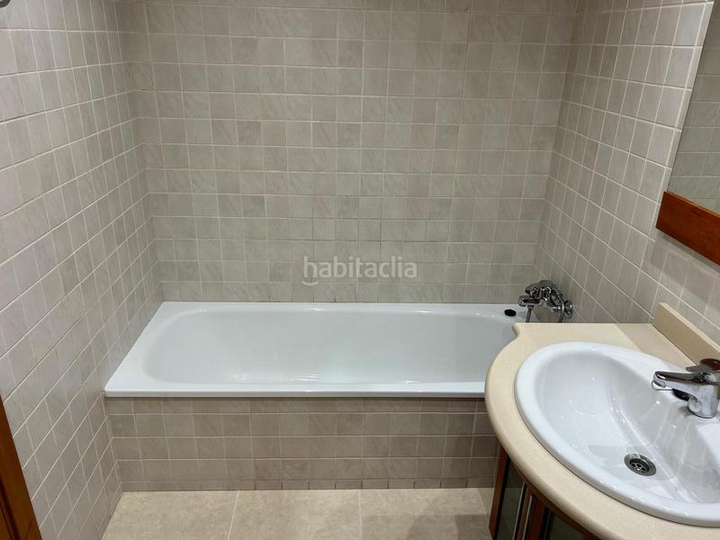Foto 8ca01fd6-f625-40ef-b0d6-9561663c557e. Apartament amb aparcament piscina a Barri dels Escriptors Salt