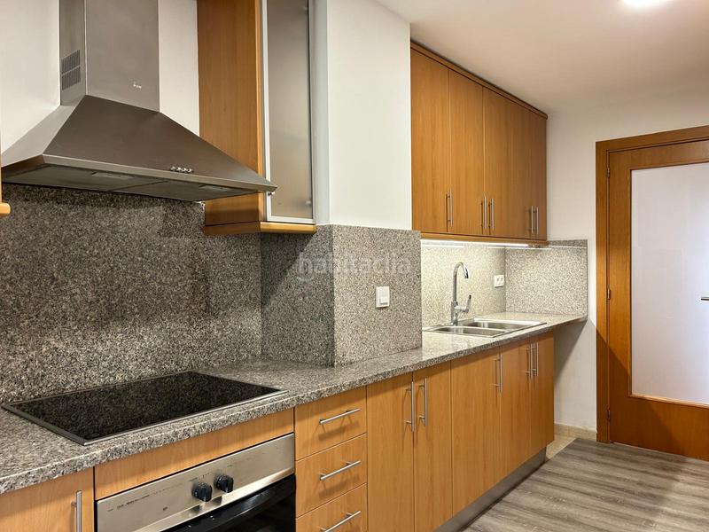 Foto c3c5532e-20b6-4a34-a575-23fd49482b4c. Apartament amb aparcament piscina a Barri dels Escriptors Salt