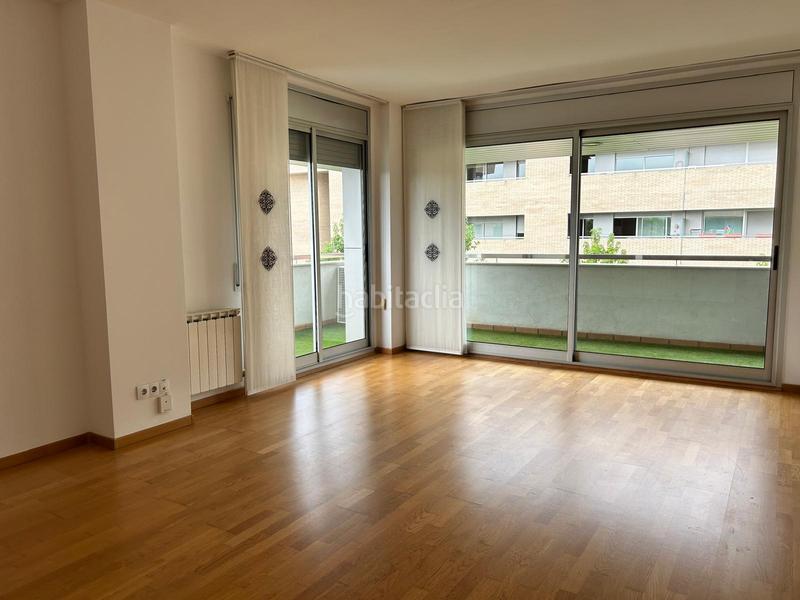 Foto e725e7ed-e207-4610-9914-4337414b60a1. Apartament amb aparcament piscina a Barri dels Escriptors Salt