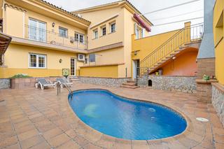 Masía  Carrer girona, 30. Cgirona, 30 sils