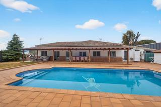 Chalet  Disseminat afores, s/n, parc 11, poligon 4, vilobi. Oportunidad unica casa mas restaurante el mirador, junto al aero