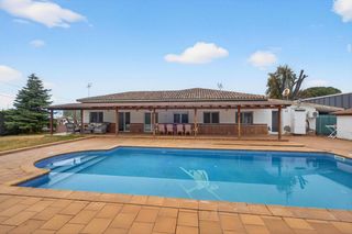 Chalet  Disseminat afores, s/n, parc 11, poligon 4, vilobi. Oportunidad unica casa mas restaurante el mirador, junto al aero