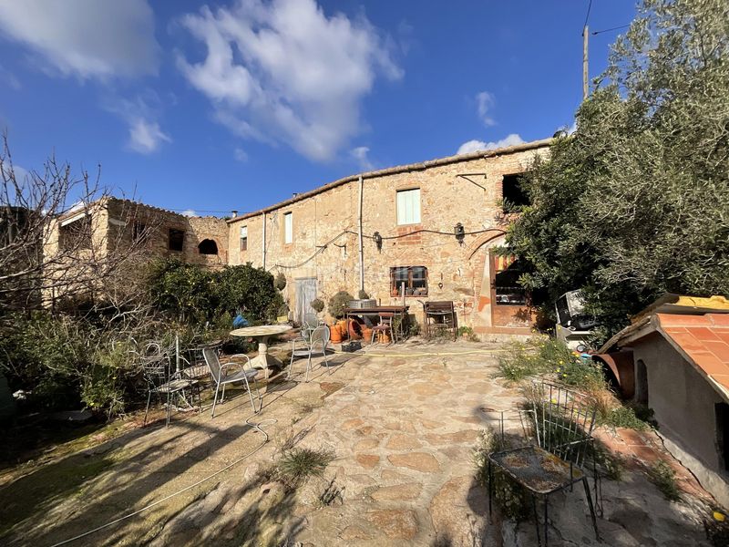 Foto 047c4b4b-f34a-41e1-8c53-8940035d866f. Masia a Castell d´Aro