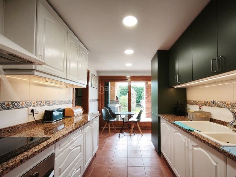 Foto fee38338-8e75-43a9-922d-52a48fdb0832. Location chalet avec parking piscine dans Peralada