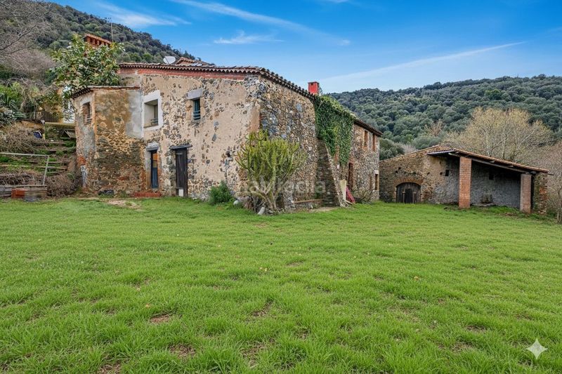 Foto f9af1d58-78e3-499f-9081-8cdd28d17828. Xalet amb piscina a Sant Celoni