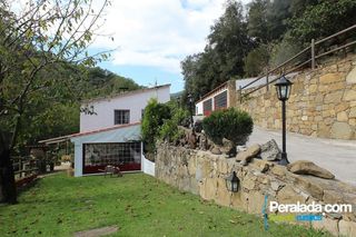 Chalet  1 can frances. Conjunto dos masies en corazon garrotxa