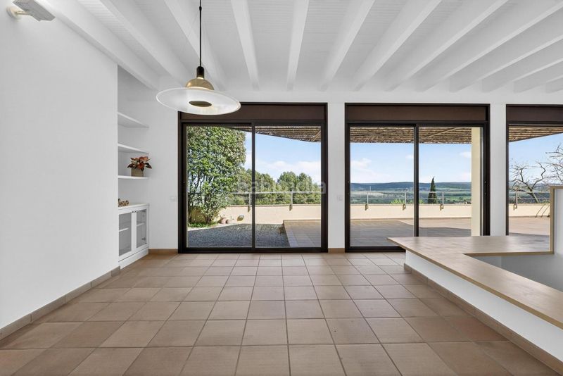 Foto a4c0c3ff-97ea-47c2-b6bc-27420c5a52a0. Xalet amb aparcament a Bàscara