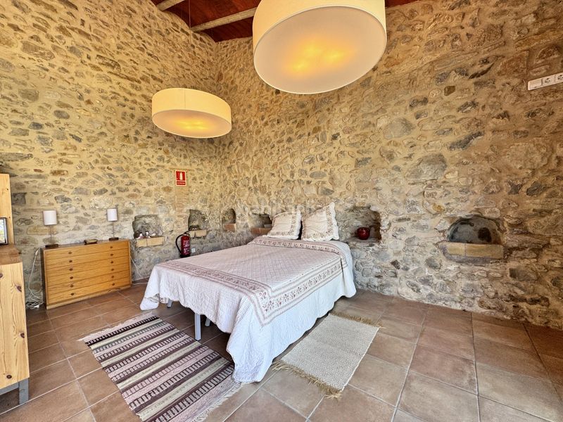 Foto 44748736-2043-465e-b937-5be0ddfc0a40. Casa aparellada amb calefacció a Terrades