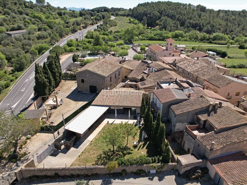 Foto fd9a8825-820a-4b52-8099-e15ab07c46ab. Casa aparellada amb calefacció a Terrades