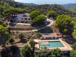 Location Chalet  49 disseminat afueras. Masía privada de lujo en la costa brava