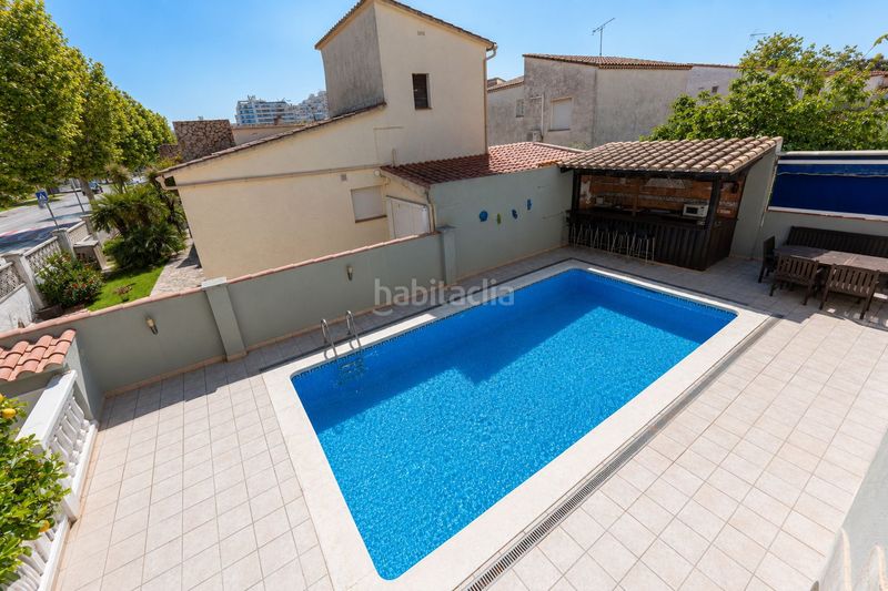 Foto a247107f-db7c-4dfc-baaa-85648e3b015d. Xalet amb aparcament piscina a Montgrí Empuriabrava