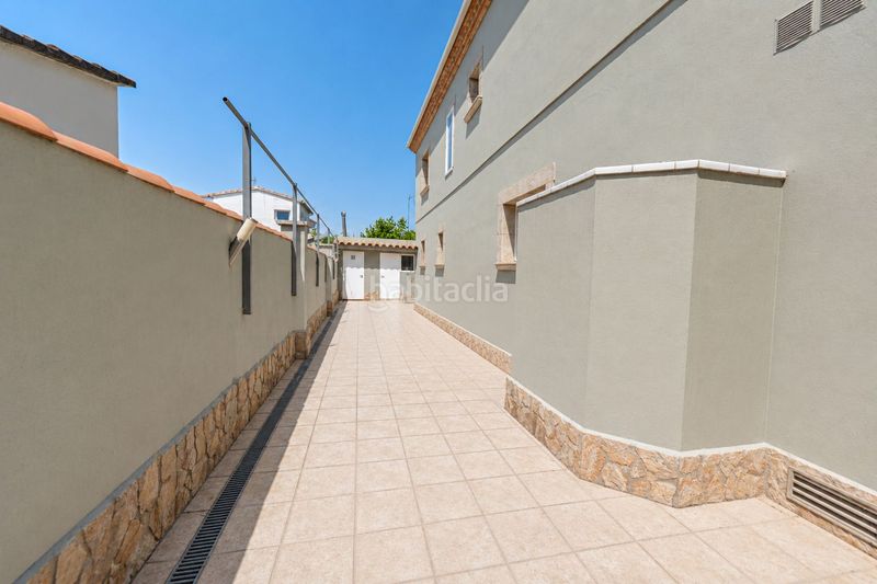 Foto c91a86d0-72dd-4e2a-ad1a-9bba0f5fba5a. Xalet amb aparcament piscina a Montgrí Empuriabrava