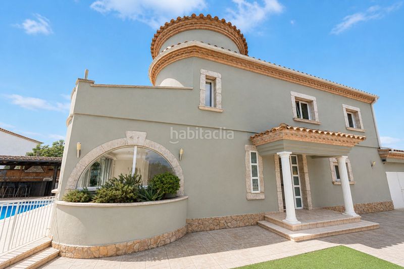 Foto cc6bd5b4-c767-4be3-831b-7808ee2a529b. Xalet amb aparcament piscina a Montgrí Empuriabrava